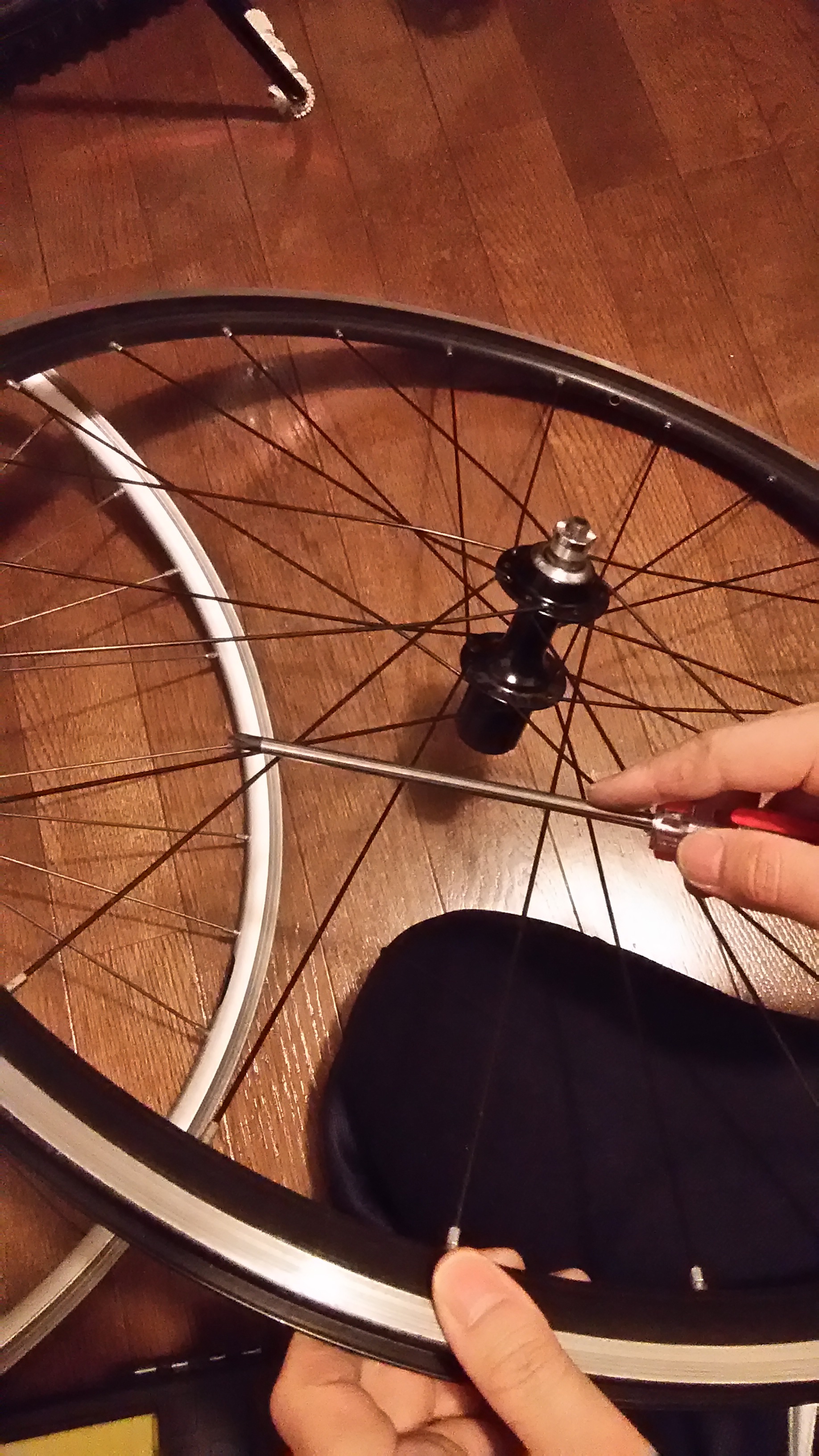 安い自転車に感謝を込めて・・（ホイール調整編1）: 神戸の
